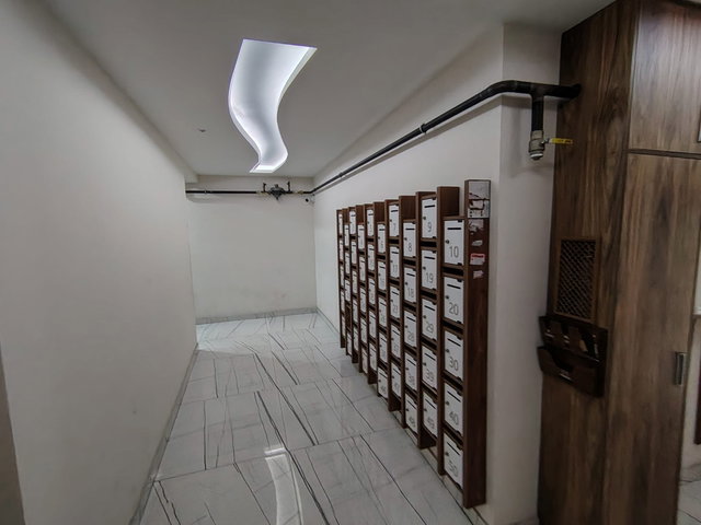 ANADOLU CADDESİ ÜZERİNDE EŞYALI KİRALIK 1+1 LÜKS DAİRE