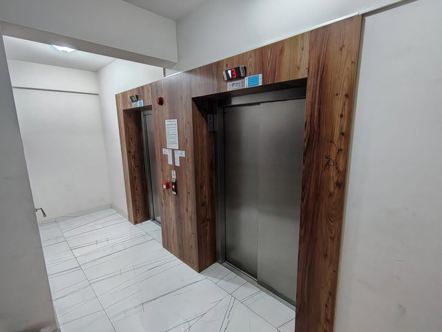 ANADOLU CADDESİ ÜZERİNDE EŞYALI KİRALIK 1+1 LÜKS DAİRE