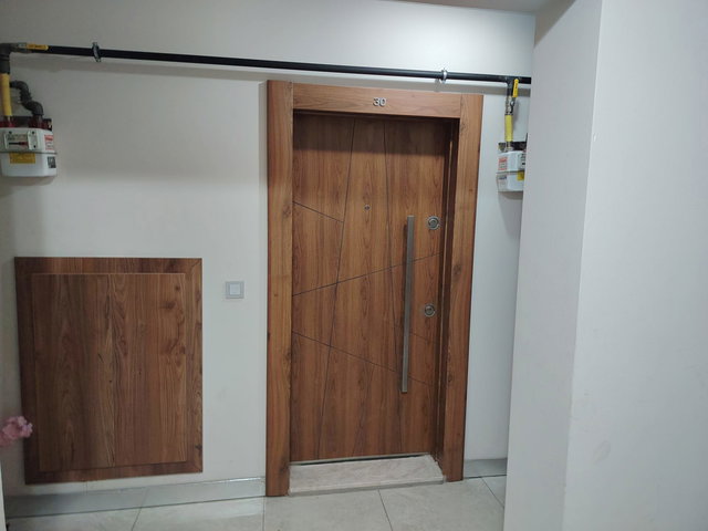 ANADOLU CADDESİ ÜZERİNDE EŞYALI KİRALIK 1+1 LÜKS DAİRE