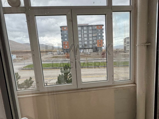 RE/MAX LACİVERT'TEN ÇAT YOLU TOKİ'DE SATILIK 2+1 DAİRE