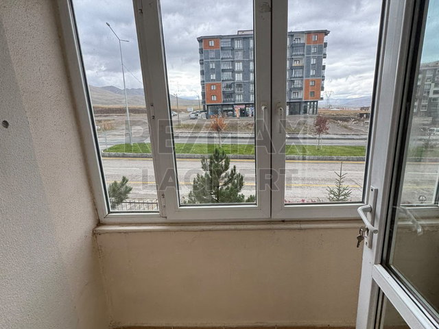 RE/MAX LACİVERT'TEN ÇAT YOLU TOKİ'DE SATILIK 2+1 DAİRE