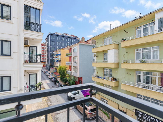 ÜMRANİYE İSTİKLAL MAHALLESİ İSTEK SOKAKTA METROYA YAKIN 110 M²
