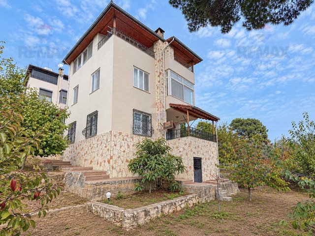 REMAX AVLU'DAN KOCAHAMZALI'DA 4+1 TRİPLEX SATILIK VİLLA
