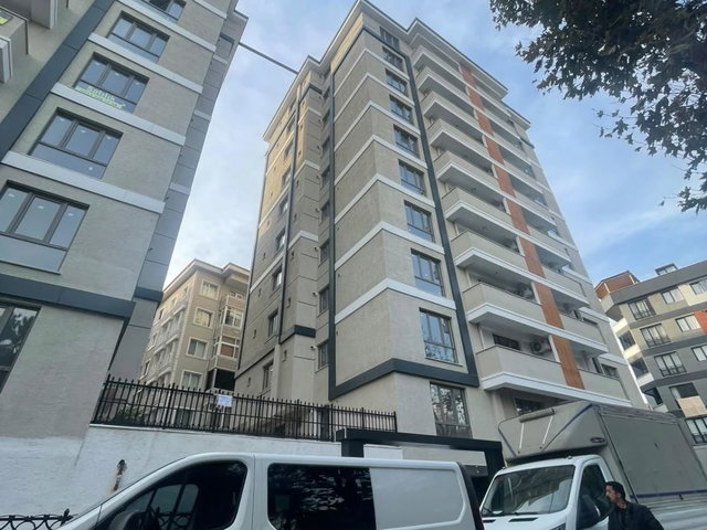 BAHÇELİEVLER'DE BUTİK SİTEDE SIFIR 2+1 DAİRE- PARK MANZARALI
