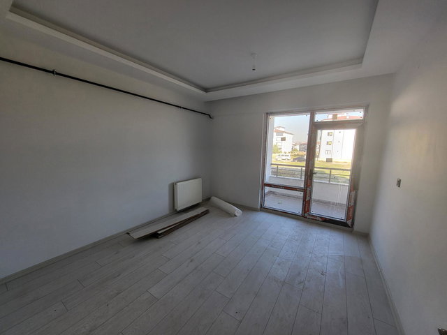 REMAX DEĞİŞİM-ATAŞEHİR MAH.DE SATILIK 2+0 YENİ DAİRE.