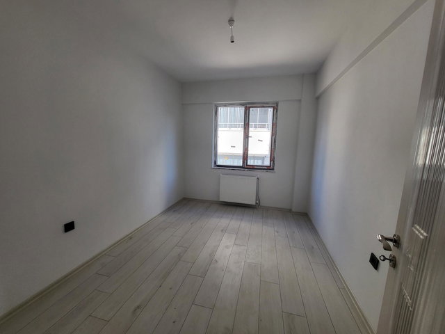 REMAX DEĞİŞİM-ATAŞEHİR MAH.DE SATILIK 2+0 YENİ DAİRE..