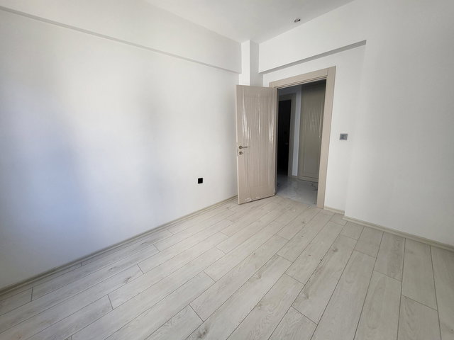 REMAX DEĞİŞİM-ATAŞEHİR MAH.DE SATILIK 2+0 YENİ DAİRE..