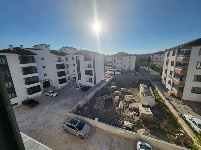 REMAX DEĞİŞİM-ATAŞEHİR MAH.DE SATILIK 2+0 YENİ DAİRE...