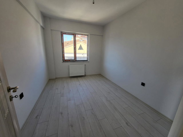 REMAX DEĞİŞİM-ATAŞEHİR MAH.DE SATILIK 2+0 YENİ DAİRE...