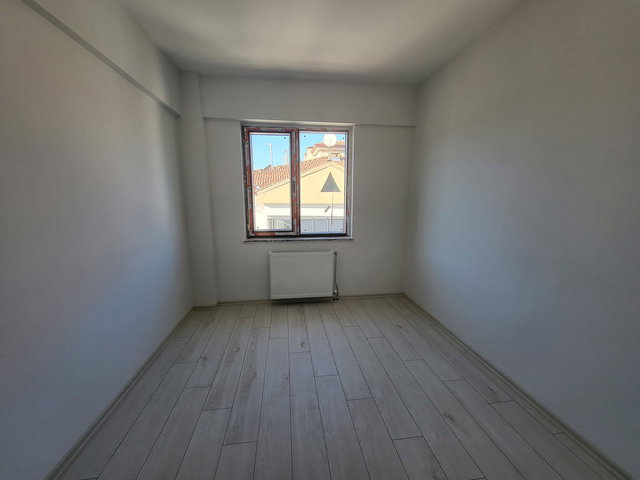 REMAX DEĞİŞİM-ATAŞEHİR MAH.DE SATILIK 2+0 YENİ DAİRE...