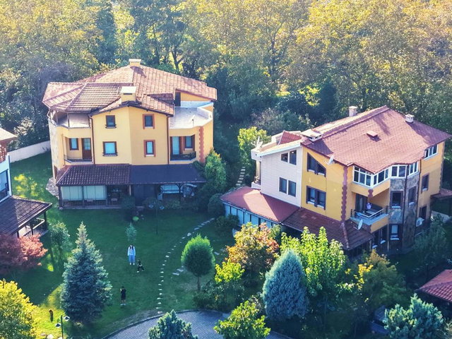 SAPANCA ÇAYİÇİ'NDE HAVUZLU SİTEDE 250 M² NET, ÖZEL BAHÇELİ VİLLA