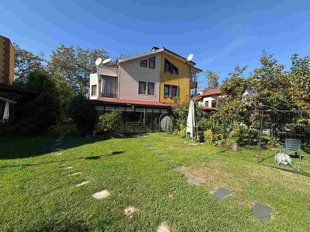 SAPANCA ÇAYİÇİ'NDE HAVUZLU SİTEDE 250 M² NET, ÖZEL BAHÇELİ VİLLA