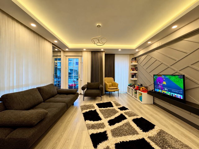 İZMİT YENİŞEHİR MAHALLESİ İÇİ YAPILI LÜKS 2+1 SATILIK DAİRE