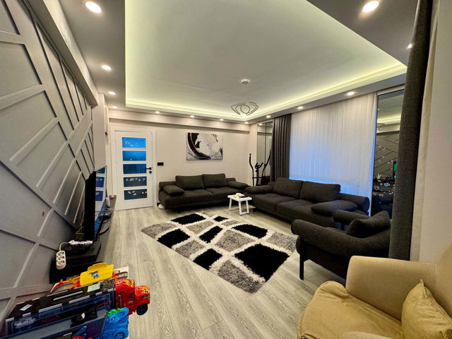 İZMİT YENİŞEHİR MAHALLESİ İÇİ YAPILI LÜKS 2+1 SATILIK DAİRE