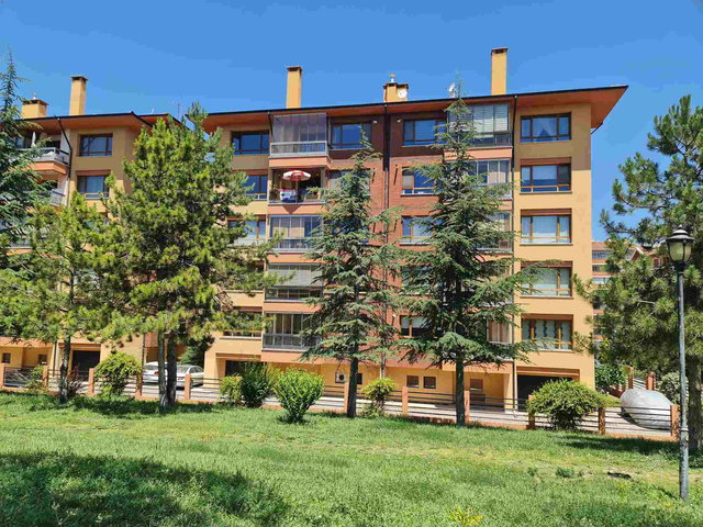 REMAX MOD'DAN AKARŞBAŞI MAH. ADA SİTESİNDE KİRALIK 4+1 DAİRE