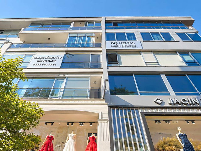 BAKIRKÖY ÇARŞIDA 2.ARAKAT 3+1 GENİŞ 130 M2