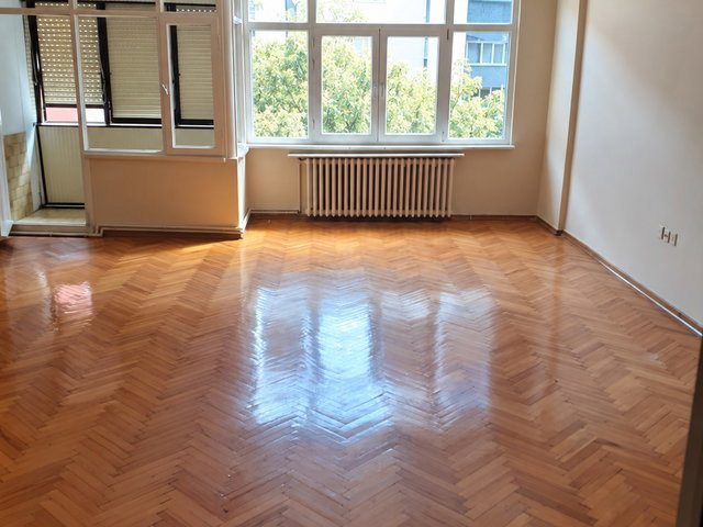 BAKIRKÖY ÇARŞIDA 2.ARAKAT 3+1 GENİŞ 130 M2