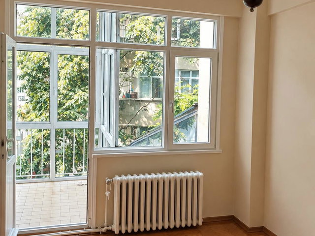 BAKIRKÖY ÇARŞIDA 2.ARAKAT 3+1 GENİŞ 130 M2