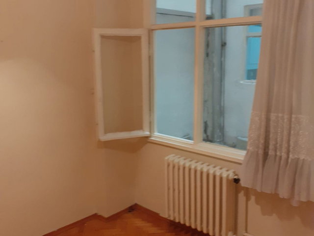 BAKIRKÖY ÇARŞIDA 2.ARAKAT 3+1 GENİŞ 130 M2