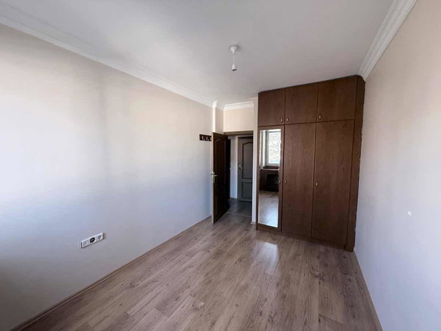 EMEK SİTESİ İÇİ YENİLENMİŞ KİRALIK 2+1 DAİRE