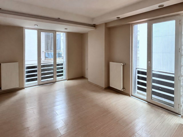 RE/MAX’TEN EKİNOBA’DA ADLİYE & E-5'E YÜRÜME MESAFESİNDE, KREDİYE UYGUN, SİTE İÇİNDE, BOŞ 1+1