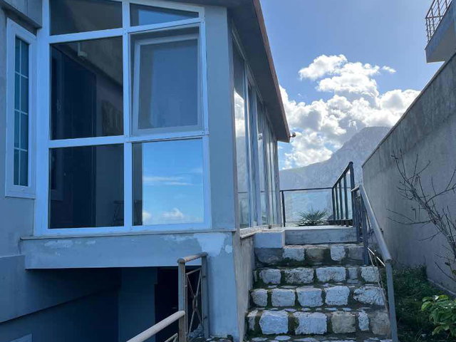 KARABURUN İSKELE’DE EŞYALI 2+1 FULL DENİZ MANZARASINA SAHİP KİRALIK DAİRE |