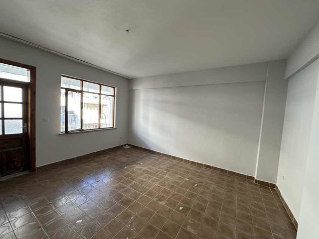 AŞAĞI PAZARCI MAHALLESİNDE SATILIK 2+1 ARAKAT DAİRE