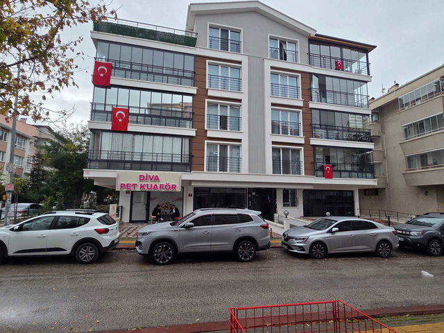 AYDINLIKEVLER ÇAĞDAŞ SOKAK'TA SATILIK 220 M² NET 6+1 DAİRE