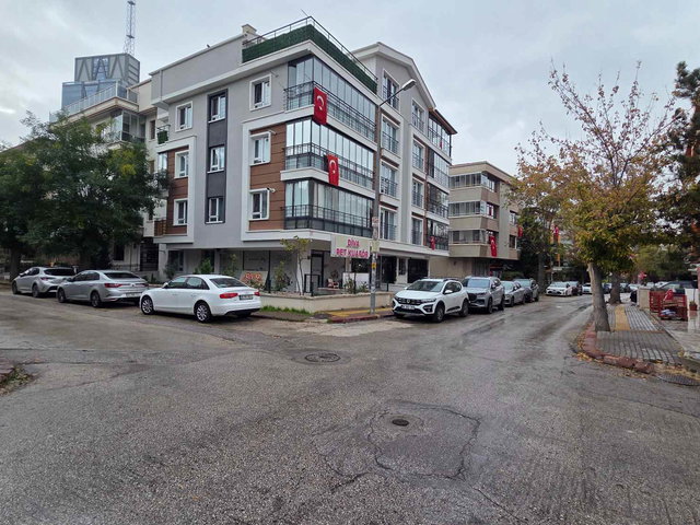 AYDINLIKEVLER ÇAĞDAŞ SOKAK'TA SATILIK 220 M² NET 6+1 DAİRE