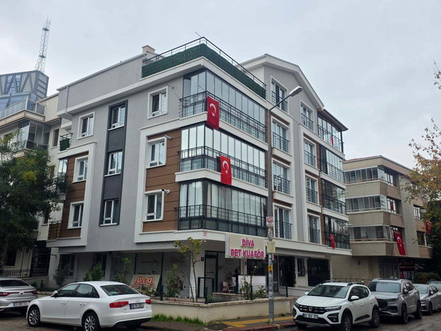 AYDINLIKEVLER ÇAĞDAŞ SOKAK'TA SATILIK 220 M² NET 6+1 DAİRE