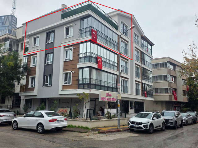 AYDINLIKEVLER ÇAĞDAŞ SOKAK'TA SATILIK 220 M² NET 6+1 DAİRE