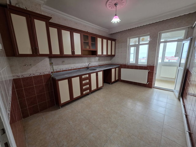 REMAX İLKE'DEN ŞÜKRÜPAŞA'DA 3+1 KİRALIK DAİRE