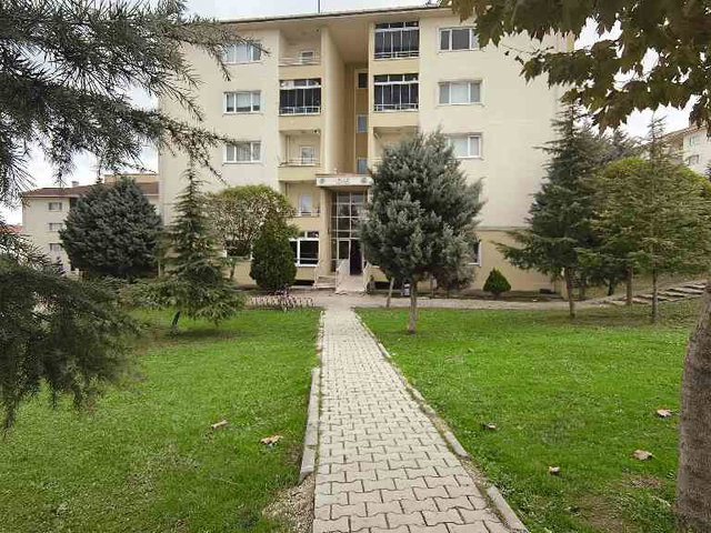 ADAPAZARI’NDA SİTE İÇİNDE 3+1 | 125 M² BRÜT | EN ÜST KAT (5/5) | BALKONLU