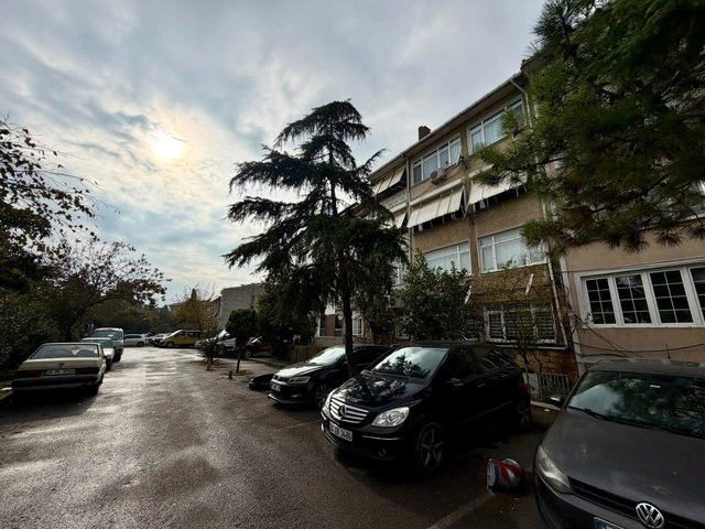 ZEYNEP KAMİL HASTANE KARŞISI BEKARA UYGUN BAKIMLI KİRALIK 3+1