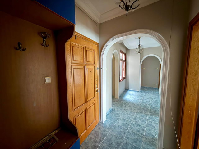 ZEYNEP KAMİL HASTANE KARŞISI BEKARA UYGUN BAKIMLI KİRALIK 3+1