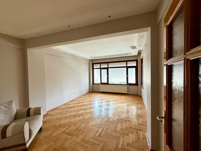 ZEYNEP KAMİL HASTANE KARŞISI BEKARA UYGUN BAKIMLI KİRALIK 3+1