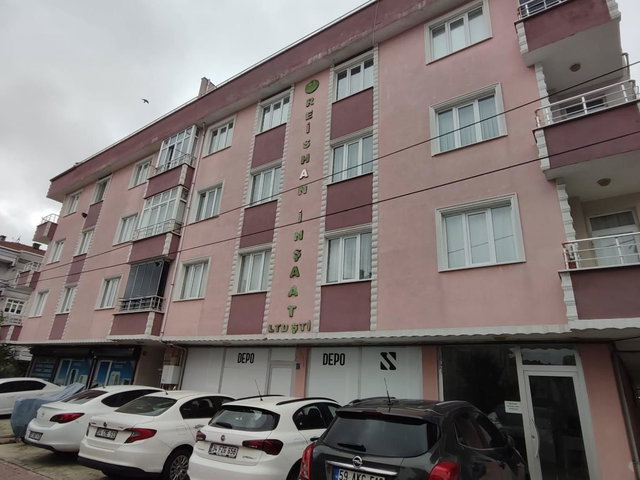 RE/MAX LAND'DEN 2+1 TEMİZ MERKEZİ KONUMDA DAİRE
