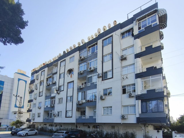 REMAX TOROS'TAN MEZİTLİ'DE DENİZE SIFIR MUHTEŞEM KONUMDA 1+1
