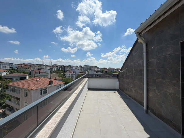 TAŞOLUK BUTİK SİTEDE METROYA YÜRÜME MESAFESİ 2+1 DUBLEKS SATILIK