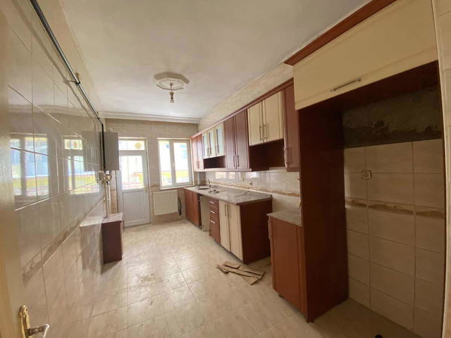 İSKENDER MAHALLESİ'NDE KİRALIK 3+1 DAİRE