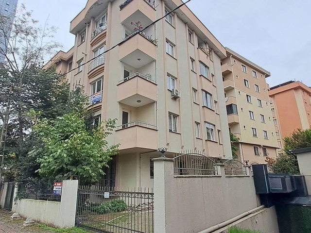 ATAŞEHİR ACIBADEM ÜNV  VE METROYA YAKIN 3 CEPHELİ  EBEVEYN BANYOLU 3+1