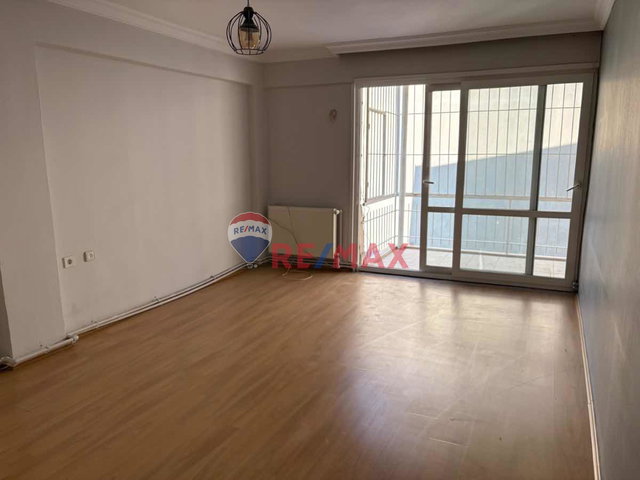 BALÇOVA IKIZTEPE ÜÇKUYULAR PAZAR YERI YANI KOMBILI 3+1 SATILIK DAIRE