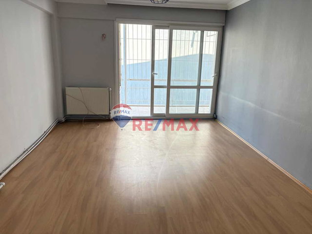 BALÇOVA IKIZTEPE ÜÇKUYULAR PAZAR YERI YANI KOMBILI 3+1 SATILIK DAIRE