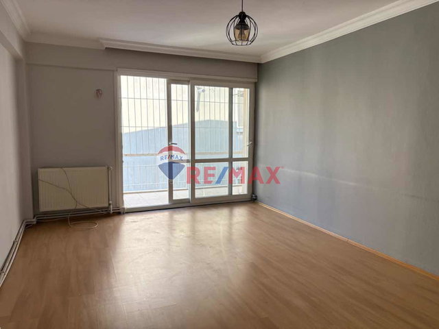 BALÇOVA IKIZTEPE ÜÇKUYULAR PAZAR YERI YANI KOMBILI 3+1 SATILIK DAIRE