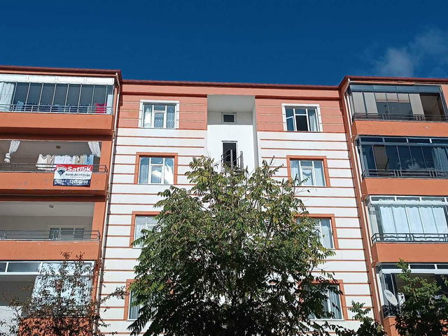 REMAX DEĞİŞİM DOĞU KENT SARAY EVLERİ’NDE 3+1 | 145 M² NET | 3 CEPHE | KREDİYE UYGUN