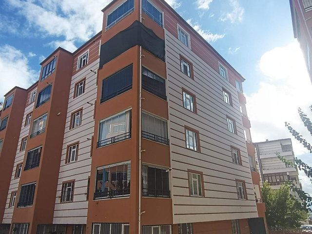 REMAX DEĞİŞİM DOĞU KENT SARAY EVLERİ’NDE 3+1 | 145 M² NET | 3 CEPHE | KREDİYE UYGUN