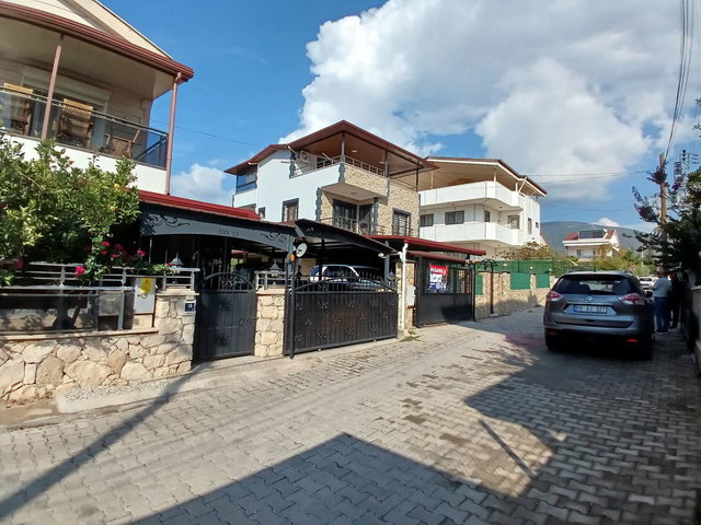 MERKEZİ KONUMLU MUHTEŞEM 5+1 BAHÇELİ VİLLA