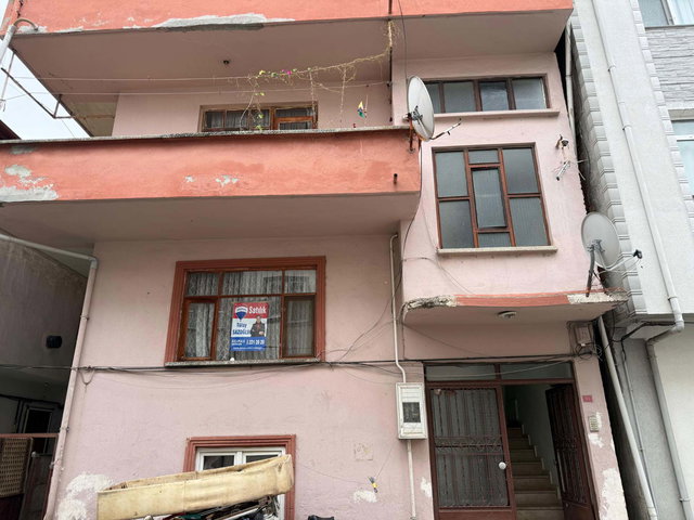 REMAX DESIGN TEPEKUM MAHALLESİNDE SATILIK 3+1 DAİRE