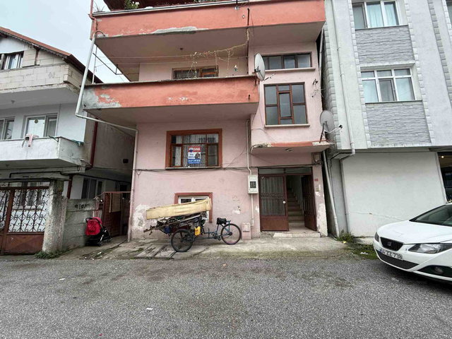 REMAX DESIGN TEPEKUM MAHALLESİNDE SATILIK 3+1 DAİRE