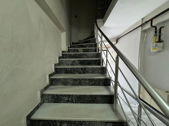 ÇAYIROVA ÖZGÜRLÜK MAHALLESİ ARA KAT KİRALIK 2+1 DAİRE
